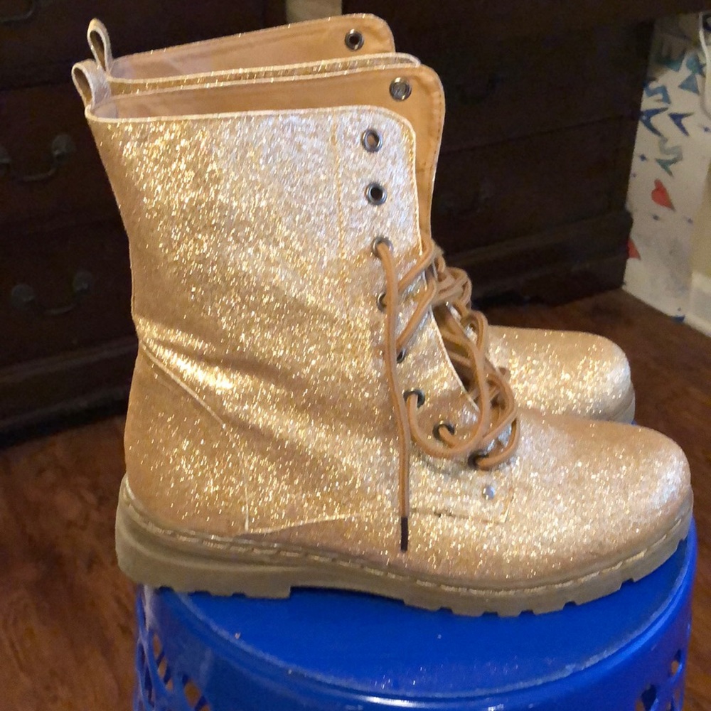 Pre-Owned  Gold Glitter Combat Boots Size 10